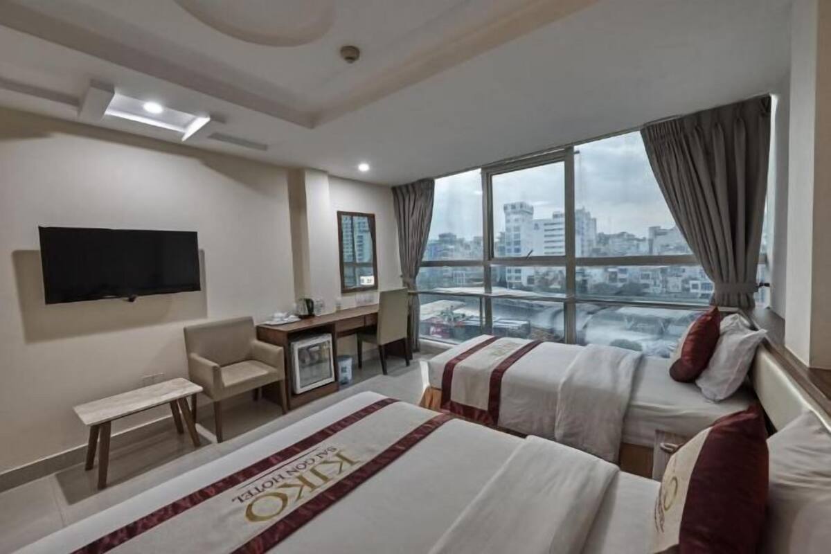 Desk, soundproofing, iron/ironing board, free WiFi