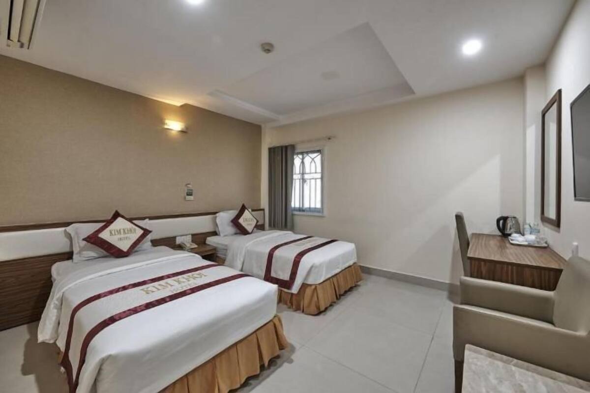 Desk, soundproofing, iron/ironing board, free WiFi