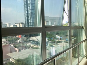 Deluxe Triple Room, City View | Desk, soundproofing, iron/ironing board, free WiFi - Kim Khoi hotel (Ho Chi Minh City)