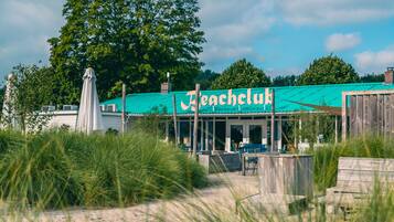 Ze serveren er lunch en diner