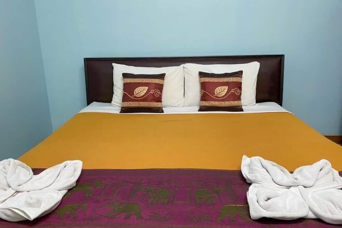 Desk, free WiFi, bed sheets