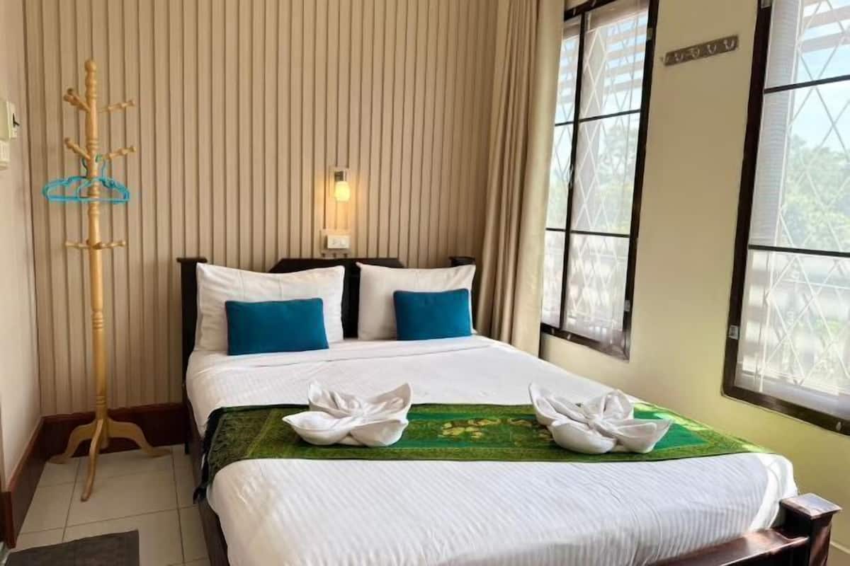 Desk, free WiFi, bed sheets