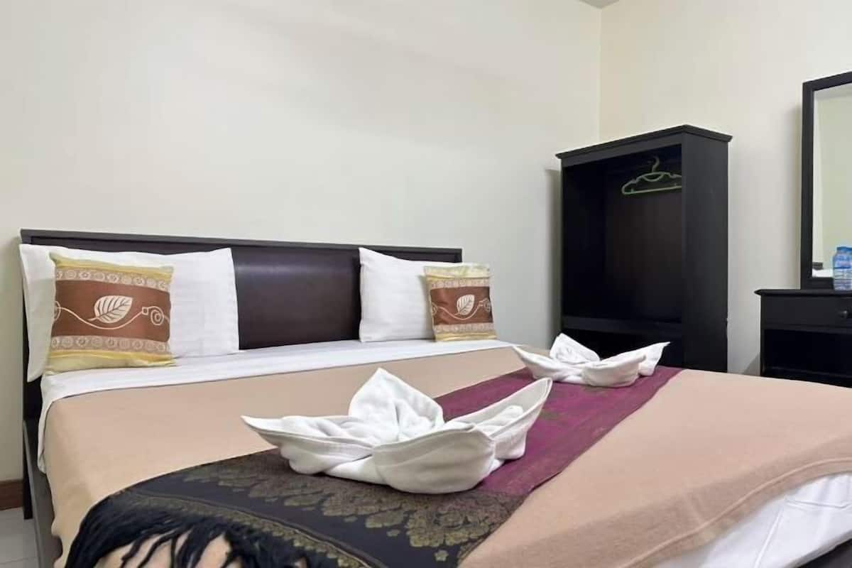 Desk, free WiFi, bed sheets