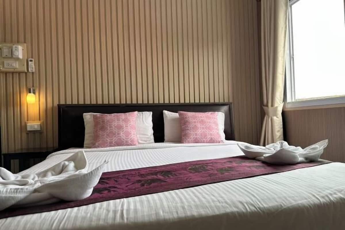 Skrivebord, wi-fi (inkludert) og sengetøy