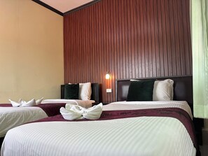 Desk, free WiFi, bed sheets - Mixay Paradise Hotel (Vientiane)