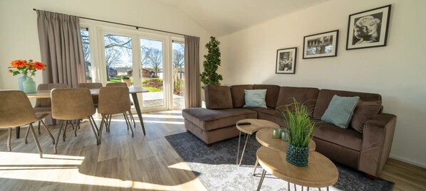 Velthorst 6 | Living area | 32-inch TV with cable channels