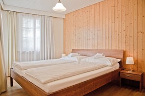Apartment, 3 Bedrooms, Balcony, Mountain View