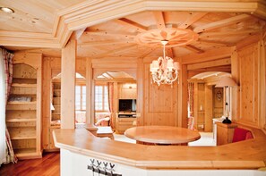 Apartment, 3 Bedrooms, Balcony, Mountain View | Living area