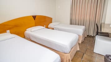 Minibar, escritorio, cortinas opacas y wifi gratis