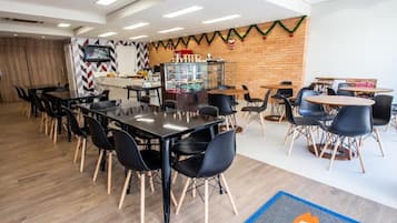 Desayuno bufé gratuito y diario