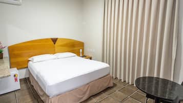 Frigobar, escrivaninha, cortinas blackout, Wi-Fi de cortesia