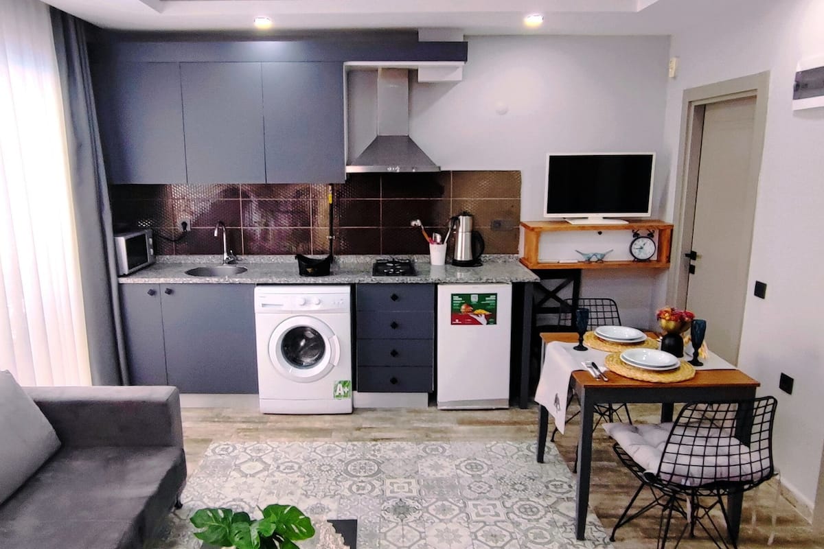 Lux Suite, 1 One Bedroom Apartment | Kaliteli yatak takımı, odada kasa, masa, ses yalıtımı