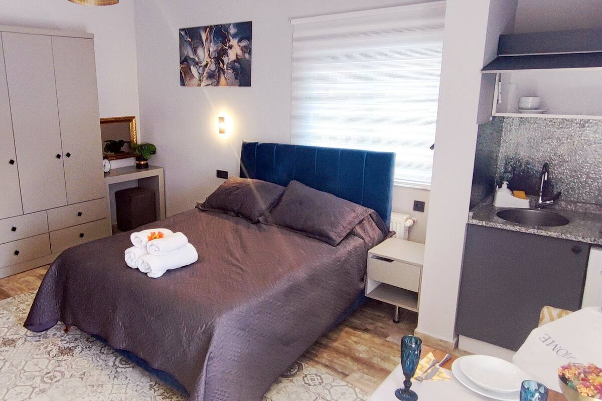 Loft, Terrace Suite | 고급 침구, 객실 내 금고, 책상, 방음 설비