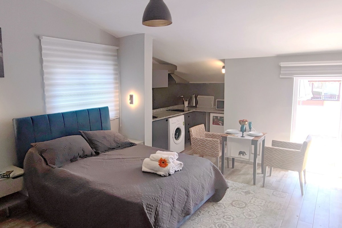 loft, terrace suite | premium bedding, in-room safe, desk, soundproofing