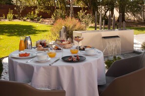 Daily cooked-to-order breakfast for a fee - Hotel Mas de Boudan (Nîmes)