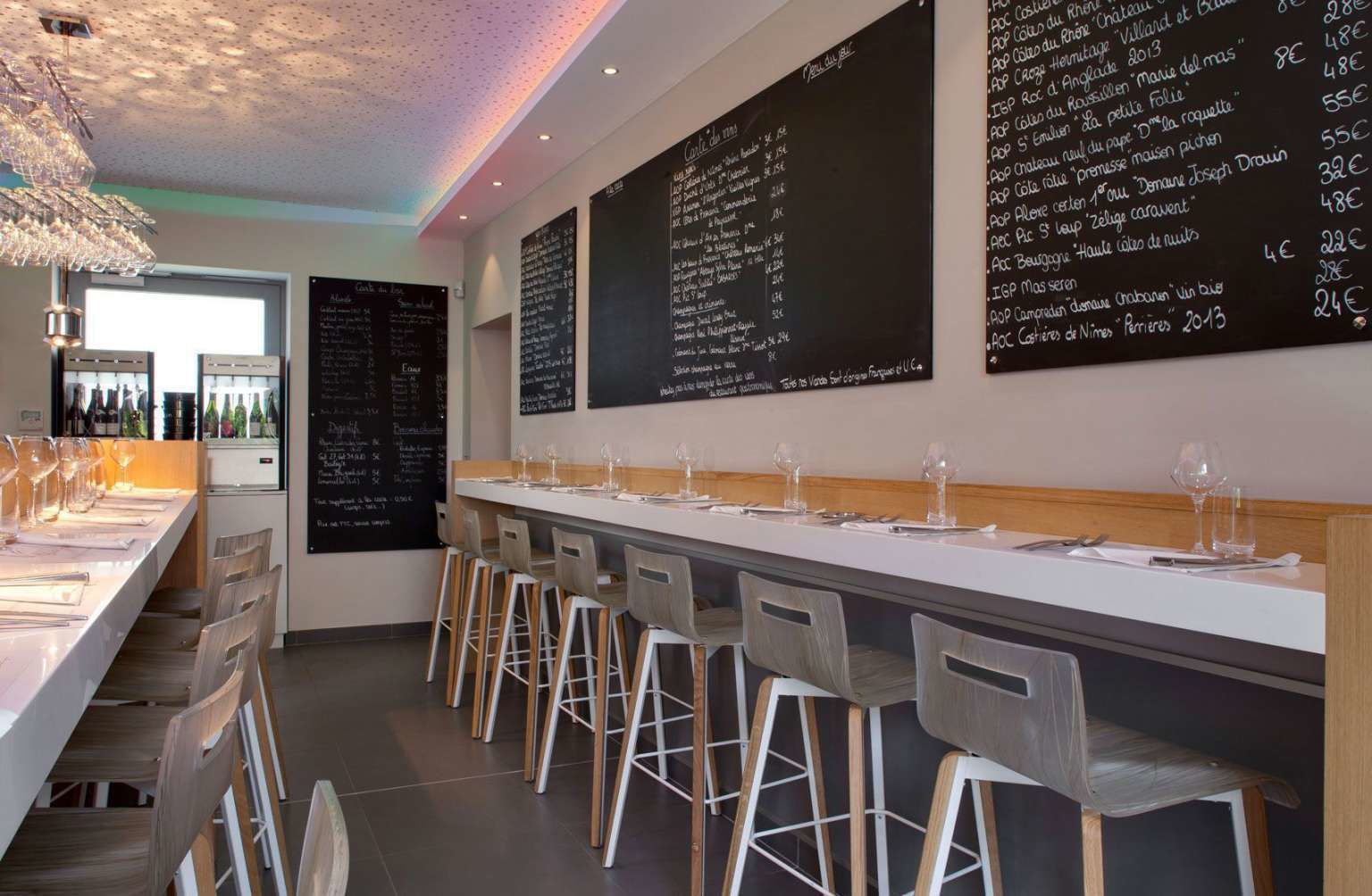 2 restaurants, lunch, dinner served; french cuisine