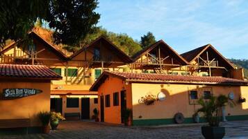 Fachada da propriedade