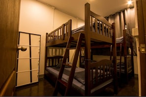 Shared Dormitory | Desk, free WiFi