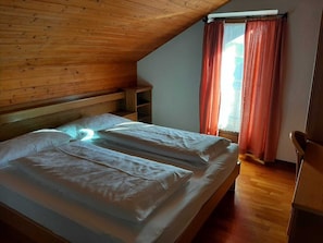 Basic Double Room | Premium bedding, desk, free WiFi - Pension Marianne (Rio di Pusteria)