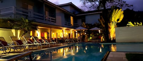 Outdoor pool, sun loungers