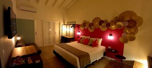 ميني بار ومكواة/لوح كي وواي فاي مجانًا وملاءات أسرّة