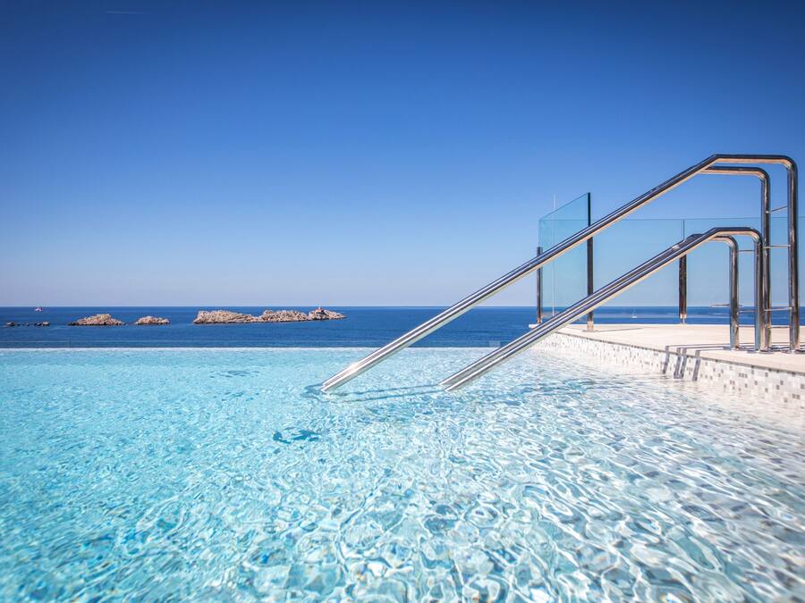 Indoor pool, 2 outdoor pools, pool umbrellas, sun loungers