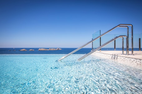 Royal Blue Hotel