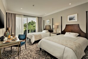 Hypo-allergenic bedding, minibar, in-room safe, desk - Royal Blue Hotel (Dubrovnik)