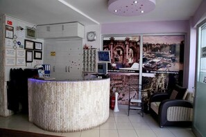 チェックイン / チェックアウト キオスク