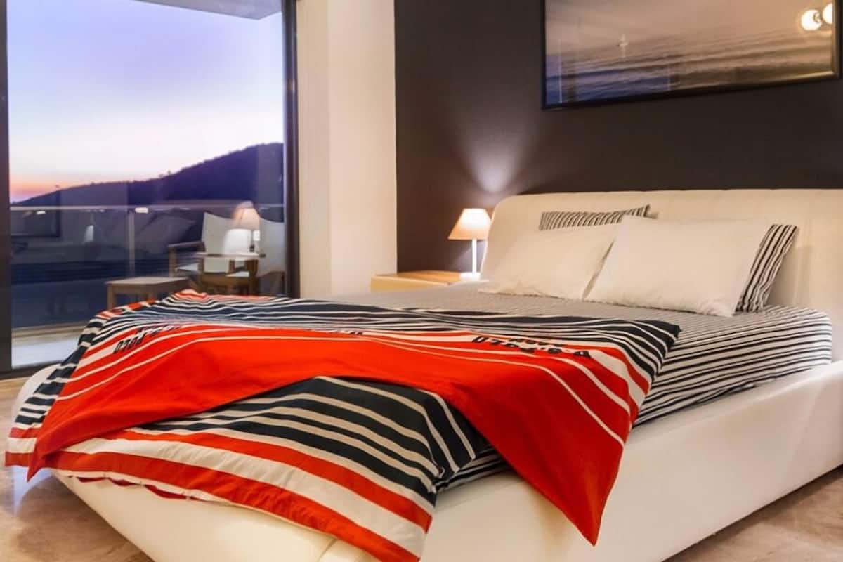 Luxury Villa, 4 Bedrooms, Sea View | Premium bedding, desk, iron/ironing board (on request), WiFi (free)
