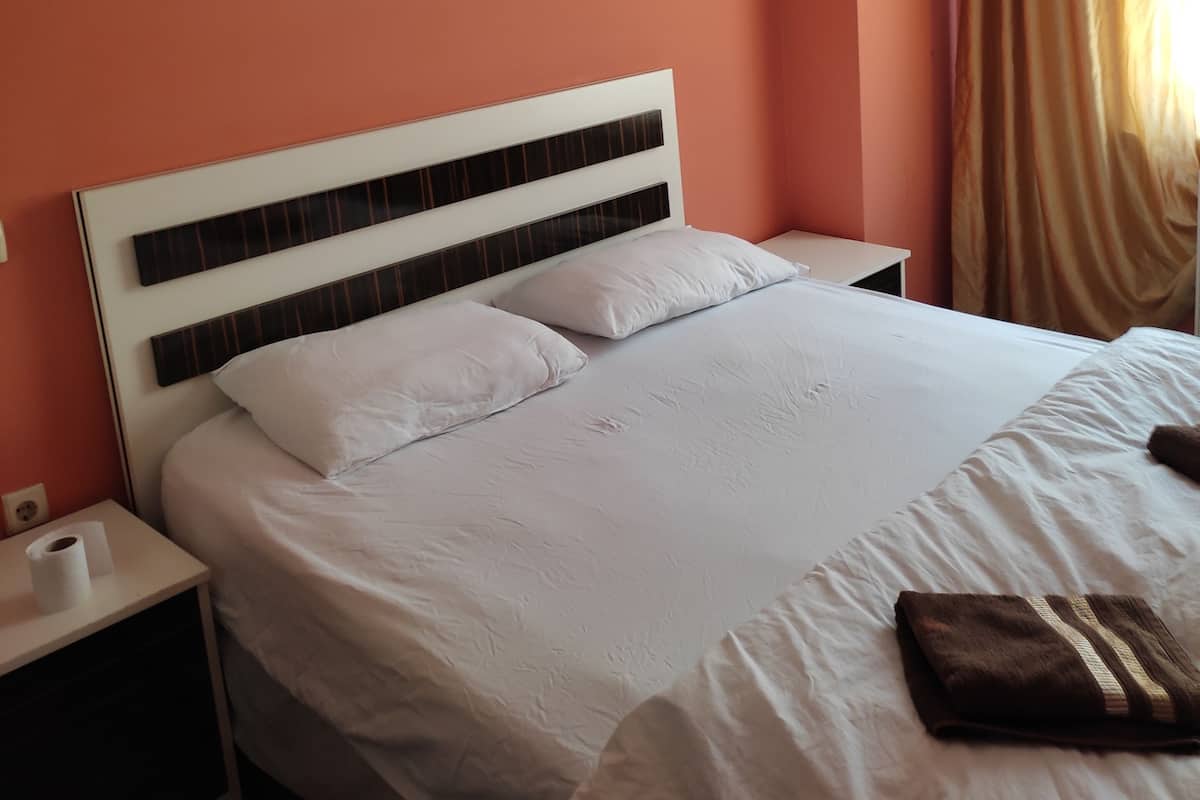 Standard Single Room | Premium bedding, desk, iron/ironing board (on request), WiFi (free)