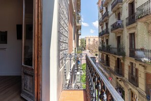 Exterior - La Mare by The Streets (Barcelona)