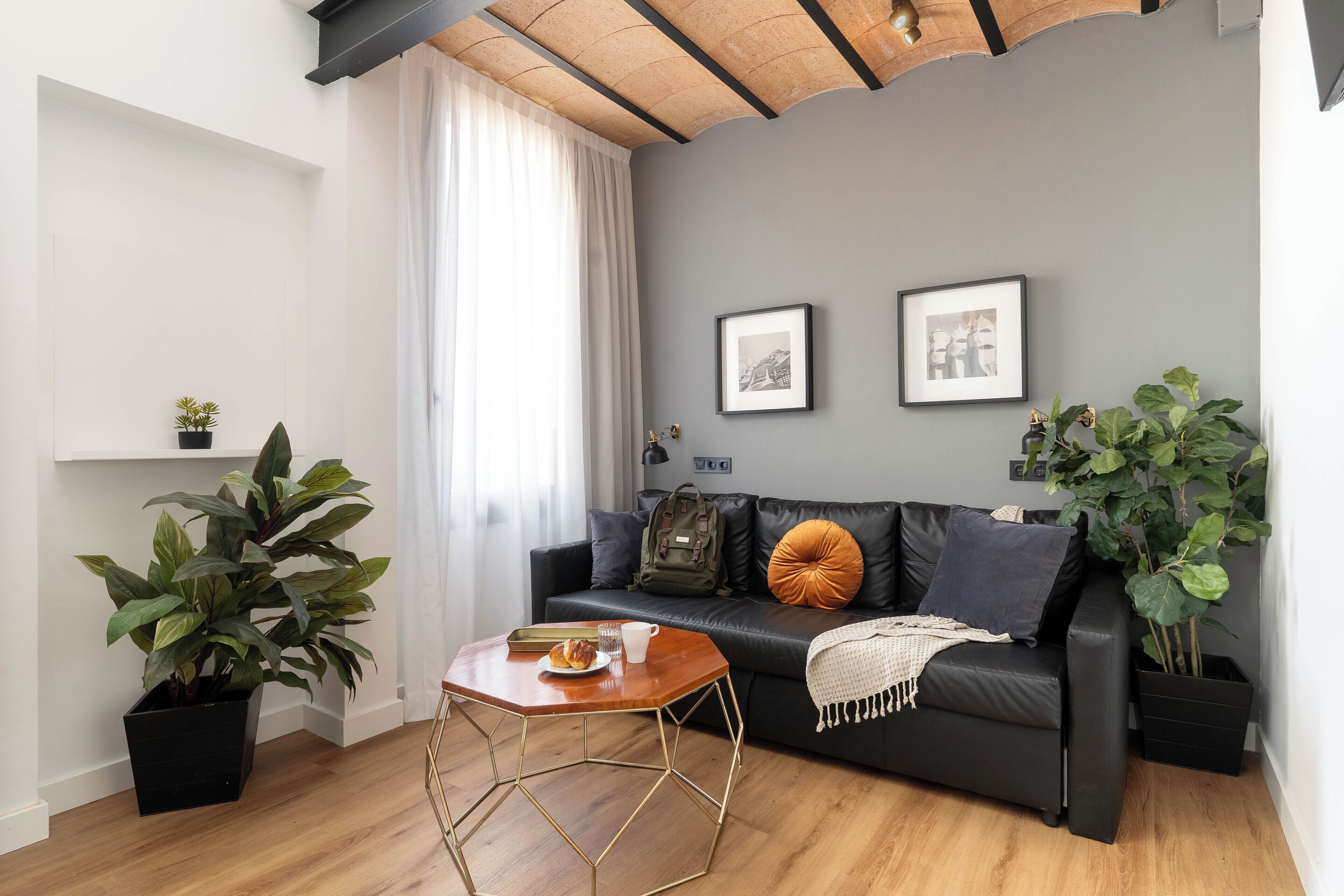 Duplex, 2 Bedrooms | Living area | Smart TV