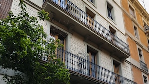Vista frontal de la propiedad