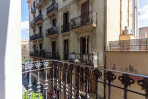 Exterior - La Mare by The Streets (Barcelona)