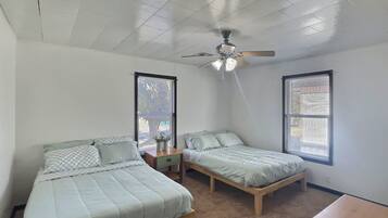 House | Desk, free WiFi