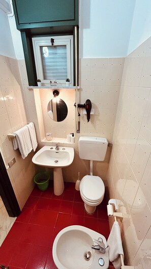 Standard Apartment, 1 Bedroom | Bathroom