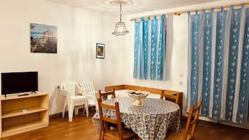 Family Duplex, 2 Bedrooms | 1 bilik tidur, seterika/papan seterika, katil bayi/kot (percuma)