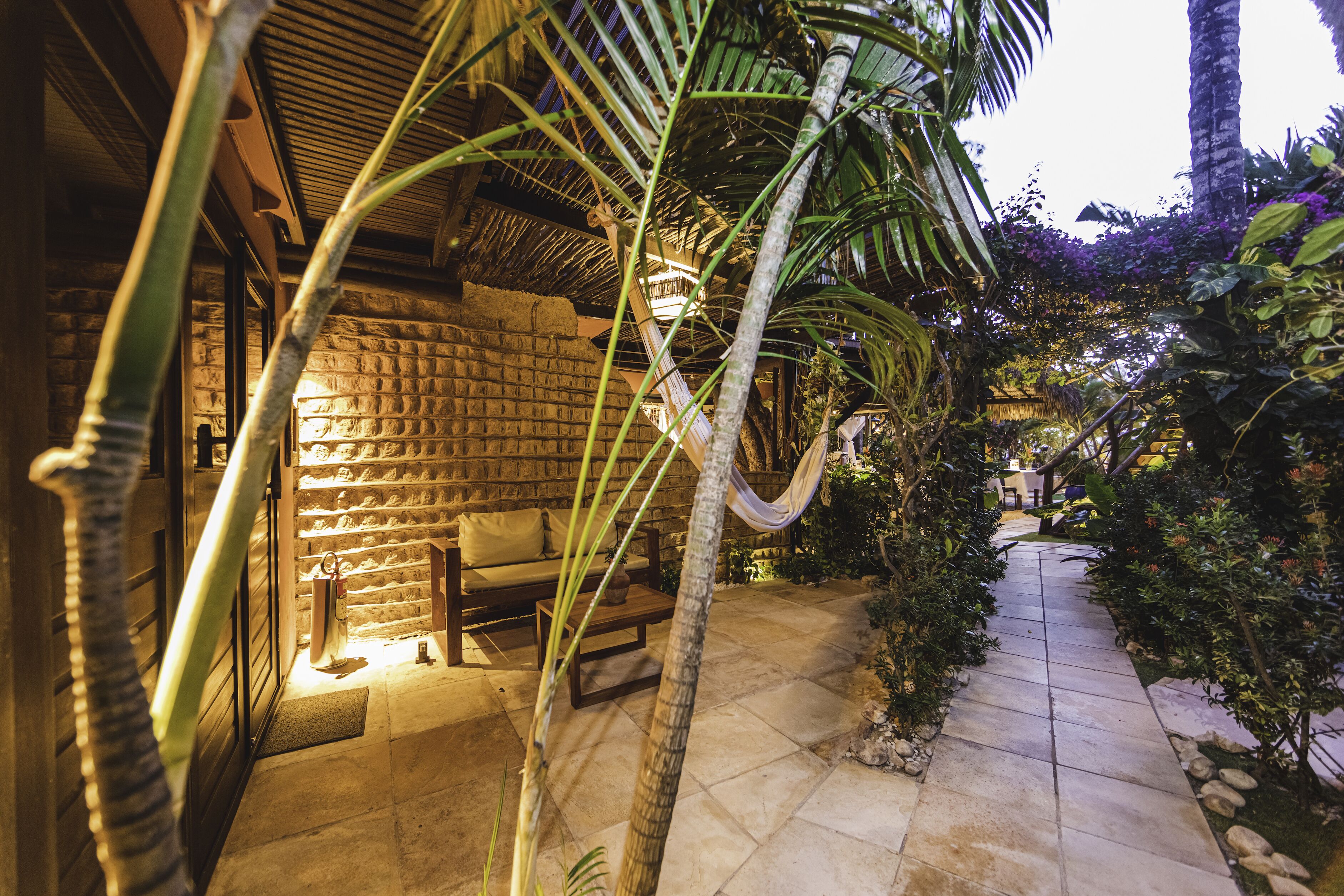 Suite Com Jardim Tropical | Vista para o jardim