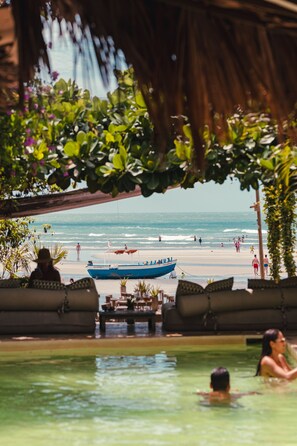 Outdoor pool, pool umbrellas, pool loungers - Casa na Praia Jeri (Jijoca de Jericoacoara)