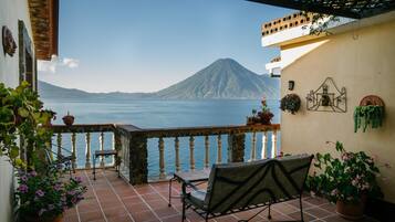 Kahden hengen standard-huone, oma kylpyhuone | Terassi/patio