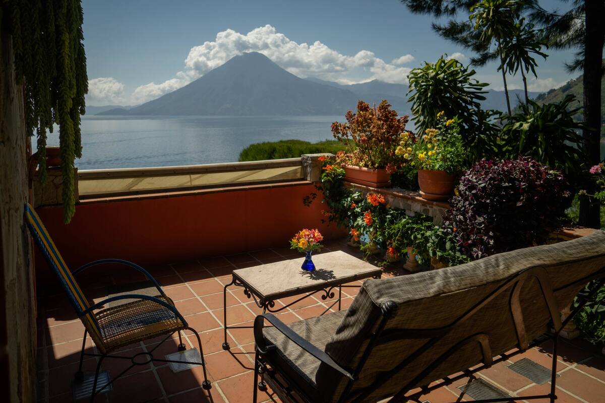 Standard Room, Balcony, Lake View | In-room safe, desk, iron/ironing board (on request), free WiFi