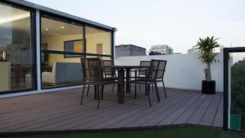 Superior Studio Suite | Balcony