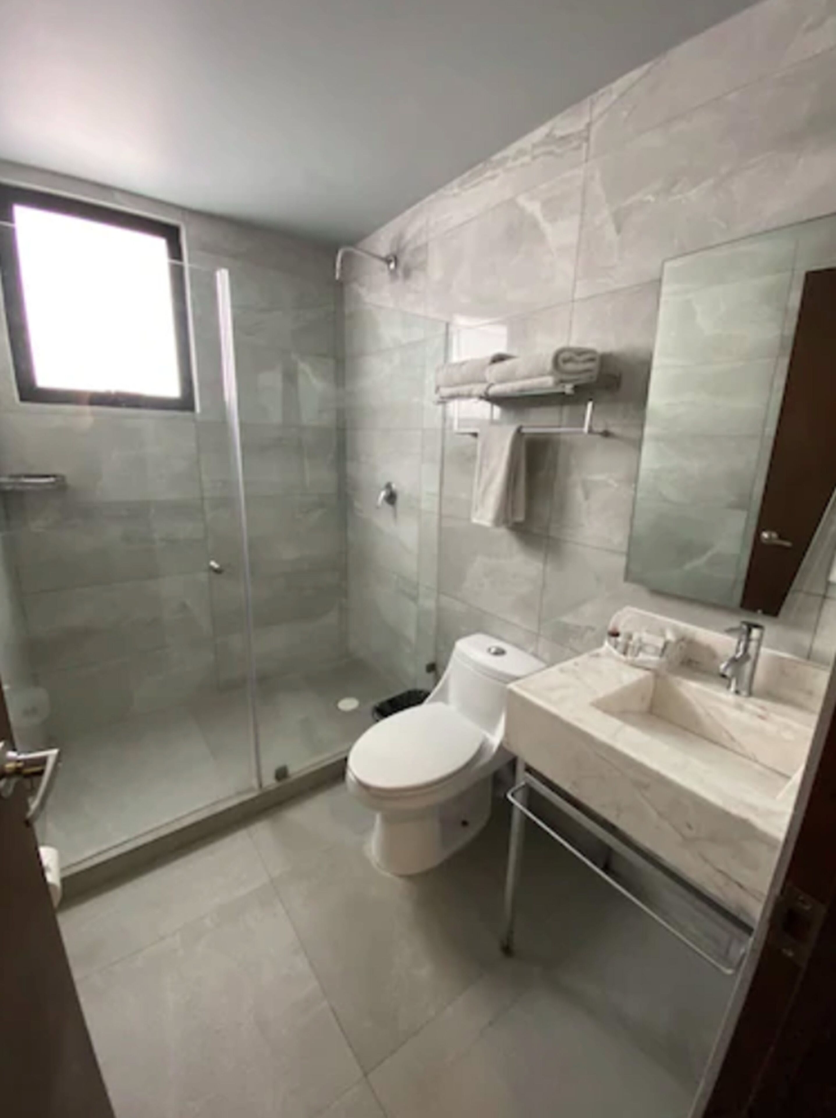 Studio Suite Junior, 1 Tempat Tidur King | Shower kamar mandi