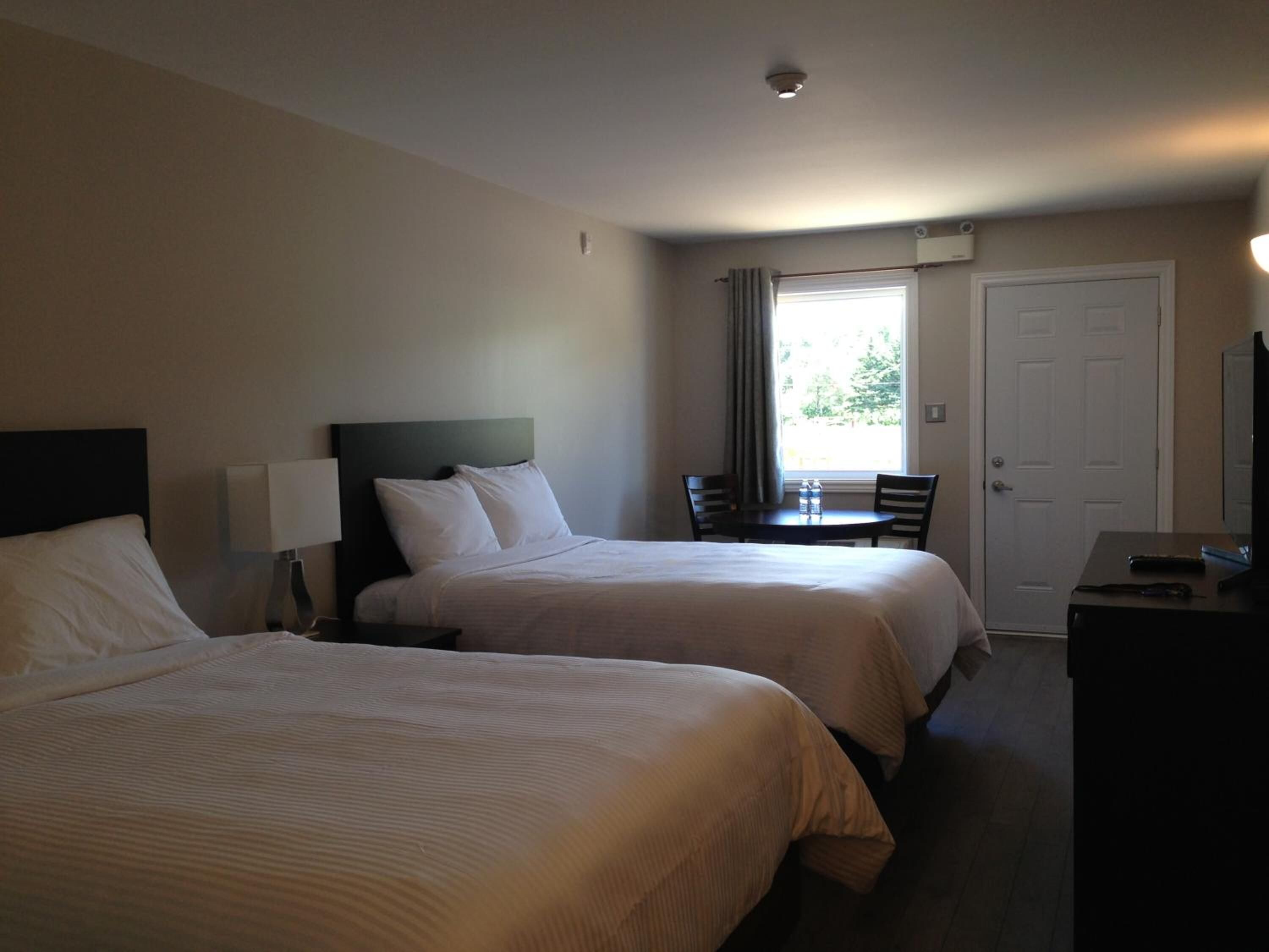 Chambre, 2 grands lits | Literie de qualité supérieure, bureau, chambres insonorisées