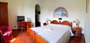 Habitació doble o amb dos llits individuals | Caixa forta a l'habitació, bressols gratuïts i llits addicionals 