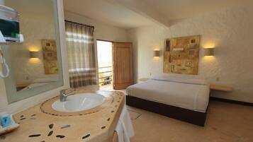 Room, Balcony (Extra Large) | 1 bedroom, iron/ironing board, free WiFi, bed sheets