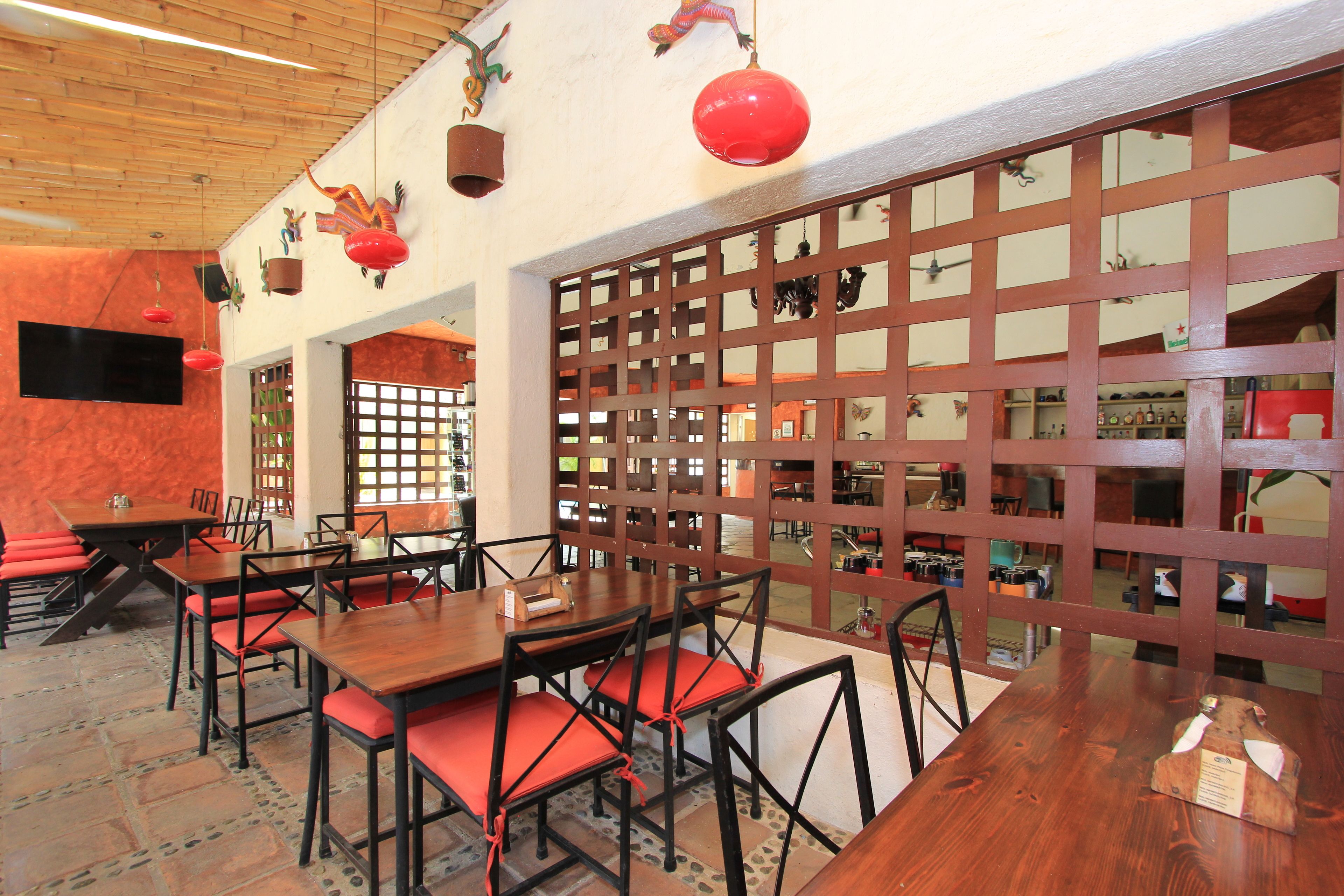 Se sirven desayunos, comidas, cenas y mariscos 