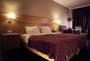 Minibar, in-room safe, desk, iron/ironing board - Le Beryte Boutique Hotel (Beirut)