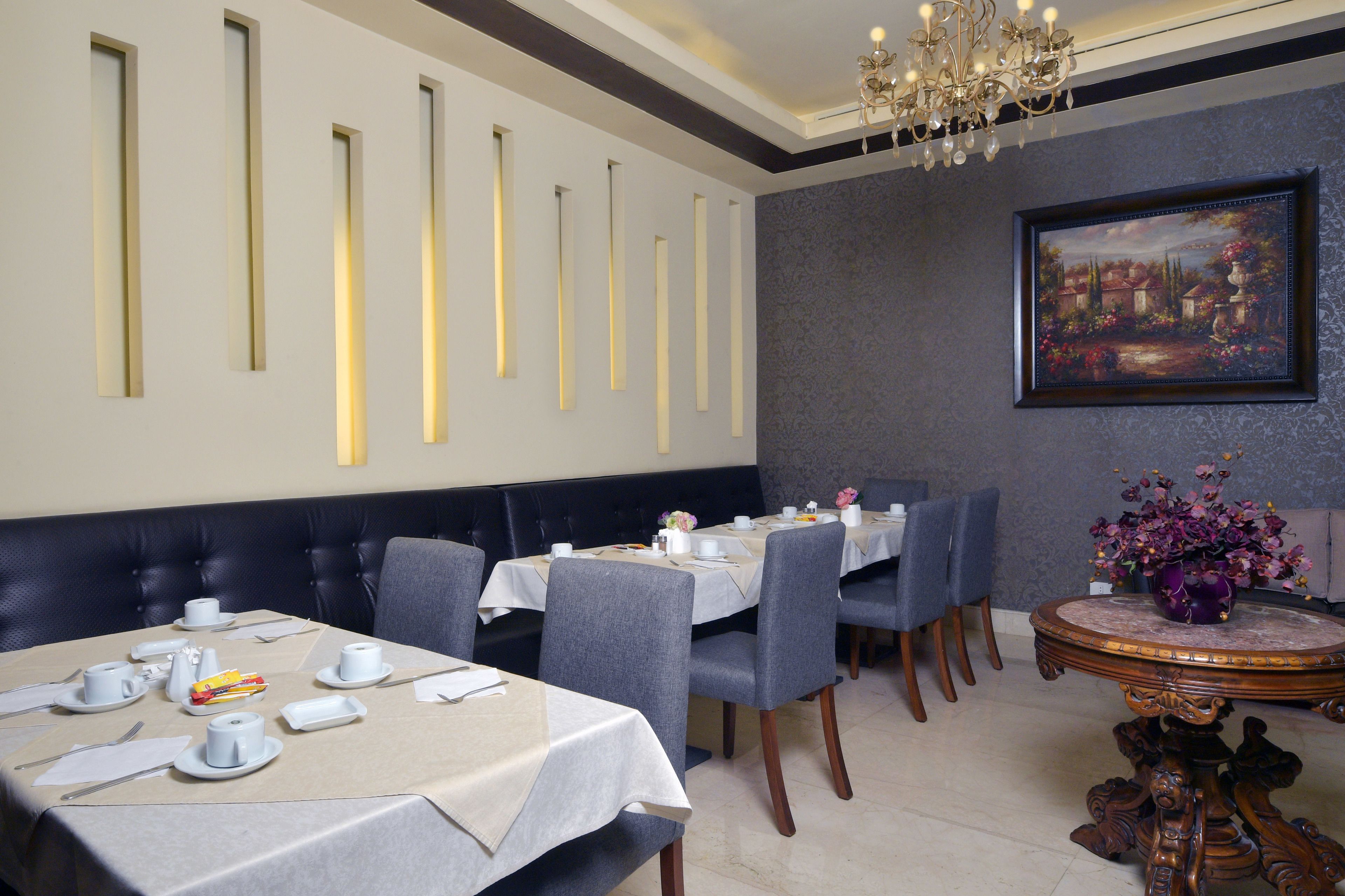 Frokost, lunsj og middag serveres, internasjonale retter 